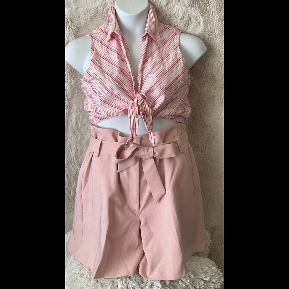 Ellemenno Pink V-Neck Sleeveless Crop Top